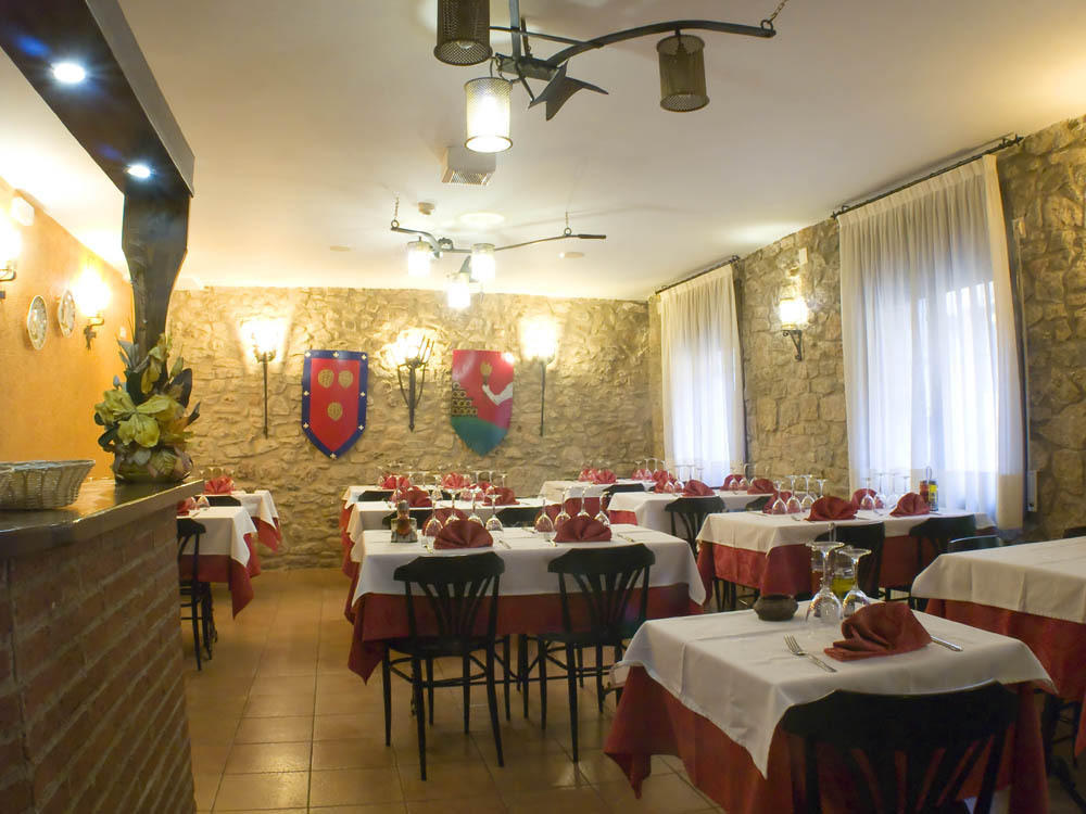 Fonda Bohemia Riuot Aparthotel Montblanc Exterior photo